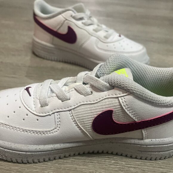 Toddler 9C NIKE sneakers - Picture 3 of 8